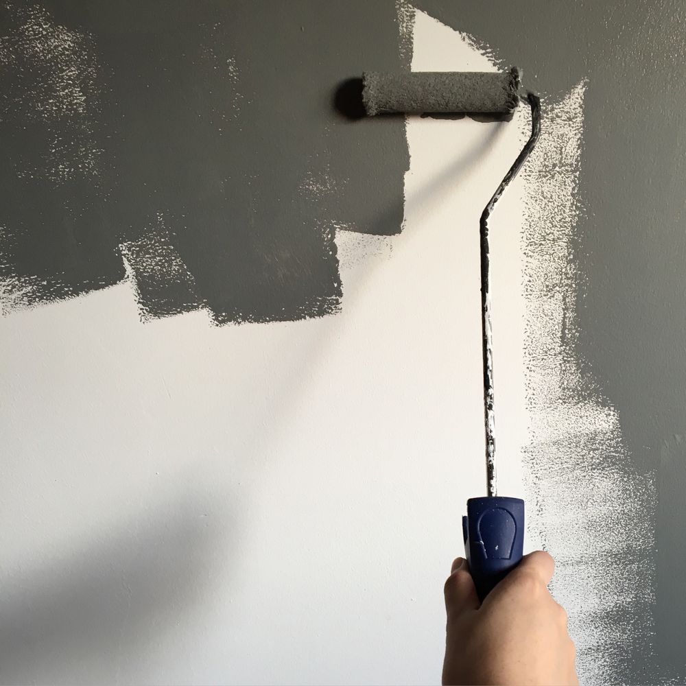 Licensed stock photograph illustrating interior painting